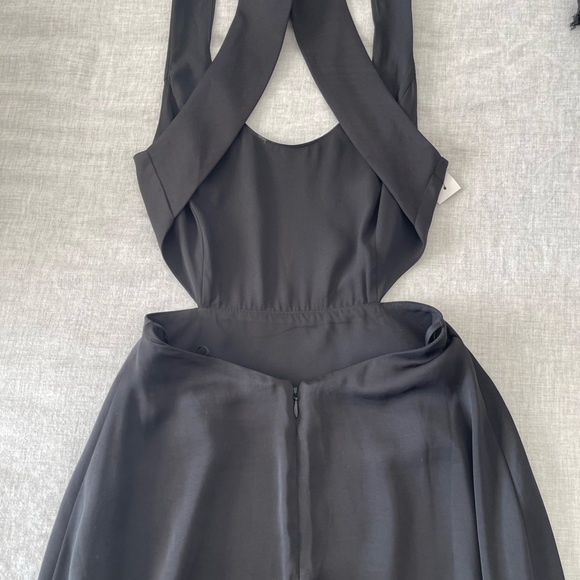 Peekaboo Maxi Dress - Picture 5 of 7